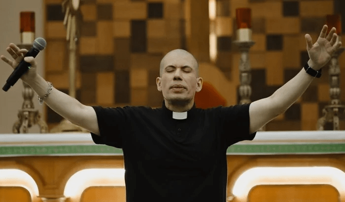 Imagem da vaquinha Nova campanha pelo tratamento do Pe Lucas contra o linfoma