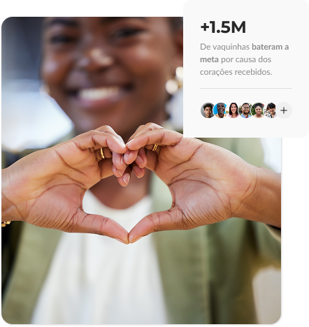 Casal sorridente aproveitando o dia ao ar livre, simbolizando a felicidade de campanhas que bateram a meta com apoio da comunidade.