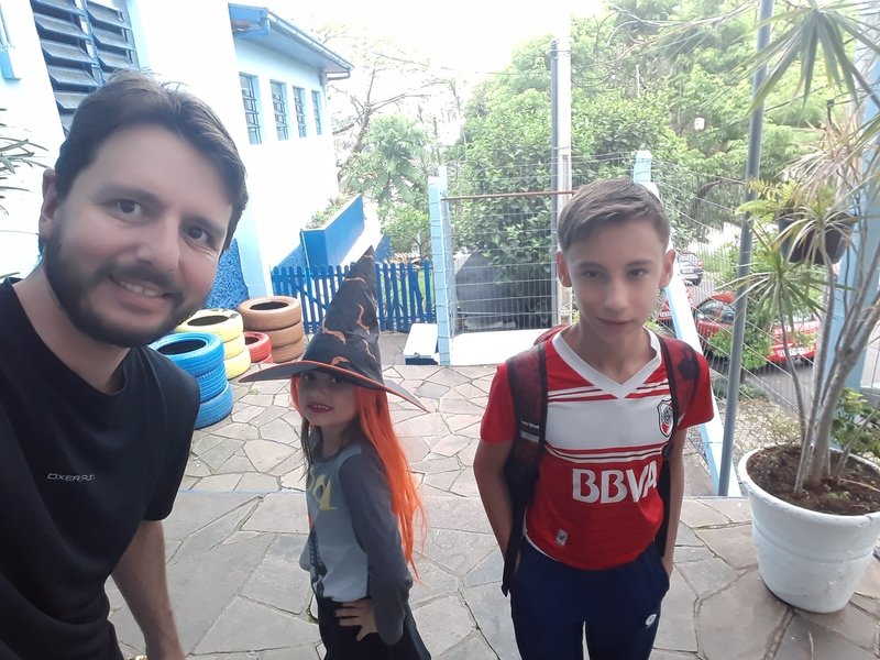 FELICIDADE DELE NA ESCOLA CENEC