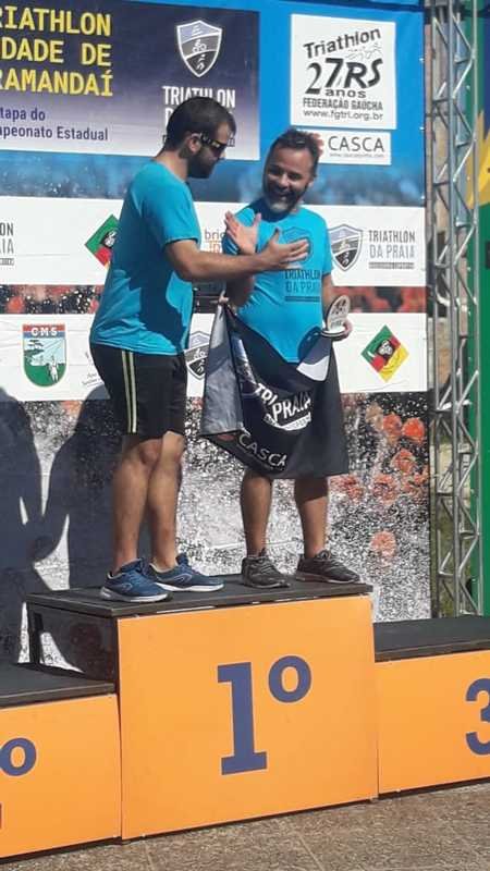 Matheus Baldim e Rafael Souza (guia) Comemorando a conquista em Tramandaí