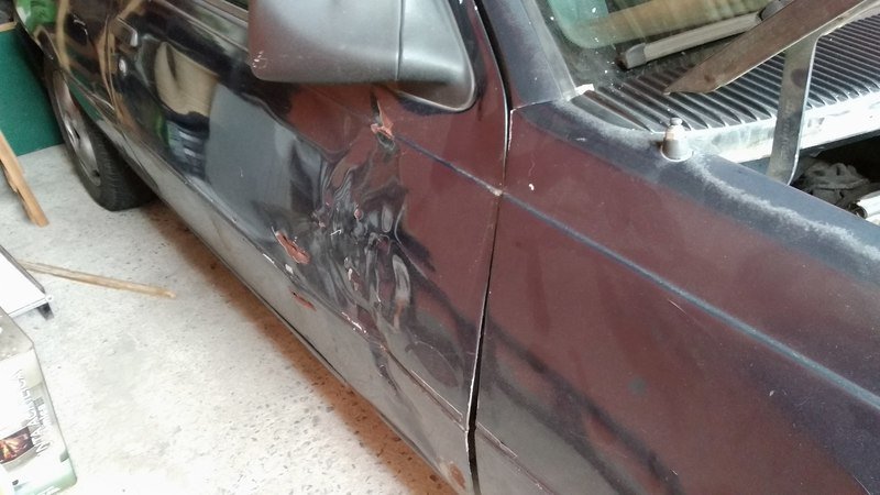 Porta passageiro sofreu uma colisão e o cara que bateu não pagou, precisa substituir.