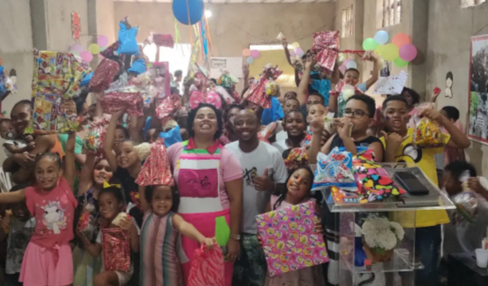 AJUDE CONSTRUIR AS SALAS DE AULA DO PROJETO-X