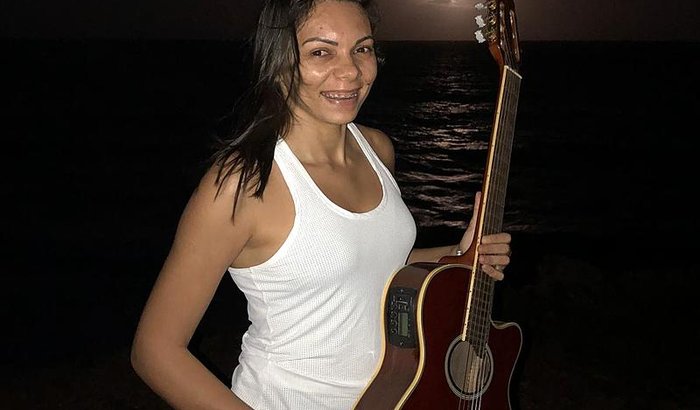 Ajude a Cantora de Pipa