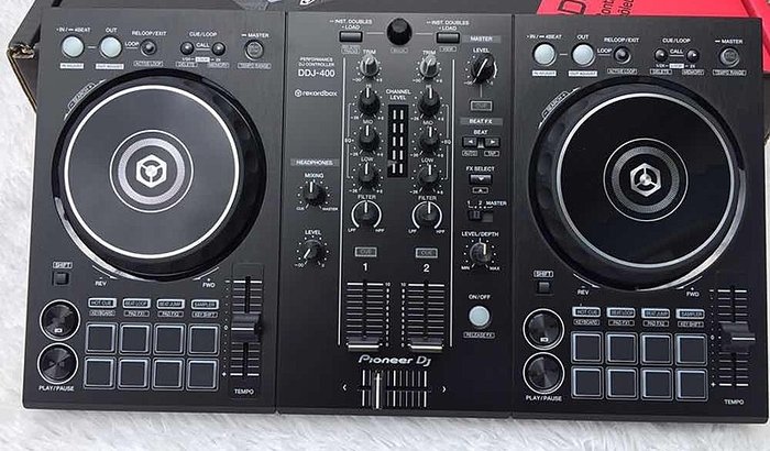 DDJ 400 + Monitor de Áudio
