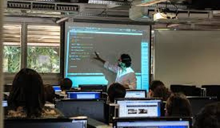 PRECISO DE MUITA AJUDA PARA FAZER Faculdade de TI.