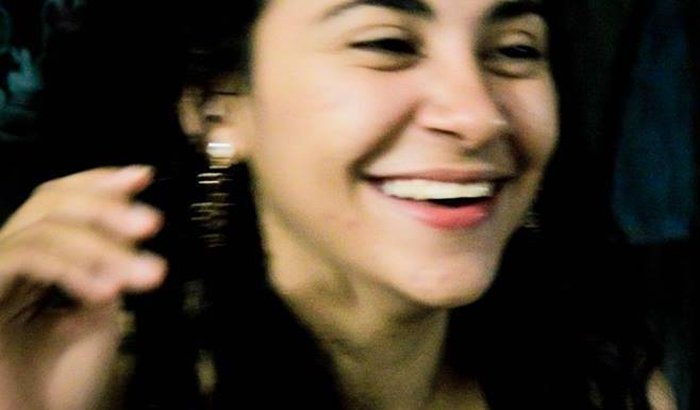 Chama o Samu! Juliana quer se formar.
