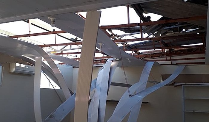 Escola IENI pede socorro! (Devastada pelo ciclone Bomba)