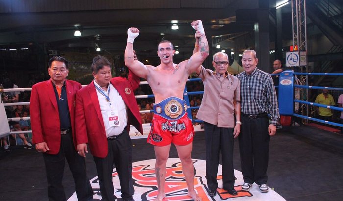 Ajudar Campeão Mundial de Muay-Thai a manter o título 2017