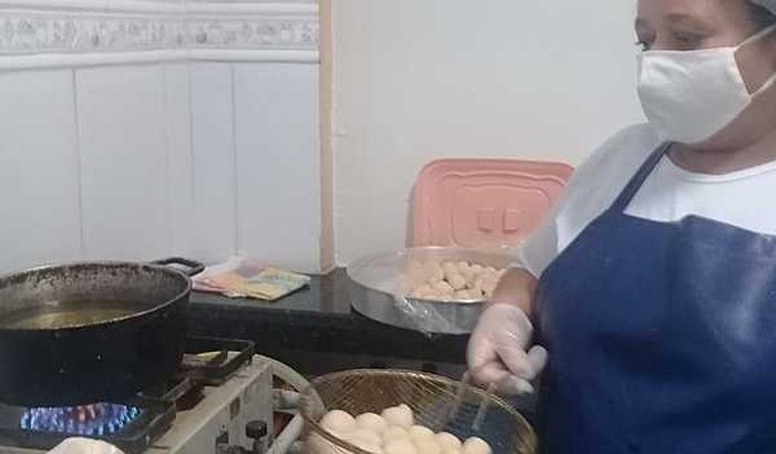 Ajude minha mãe a comprar uma máquina de fazer salgados