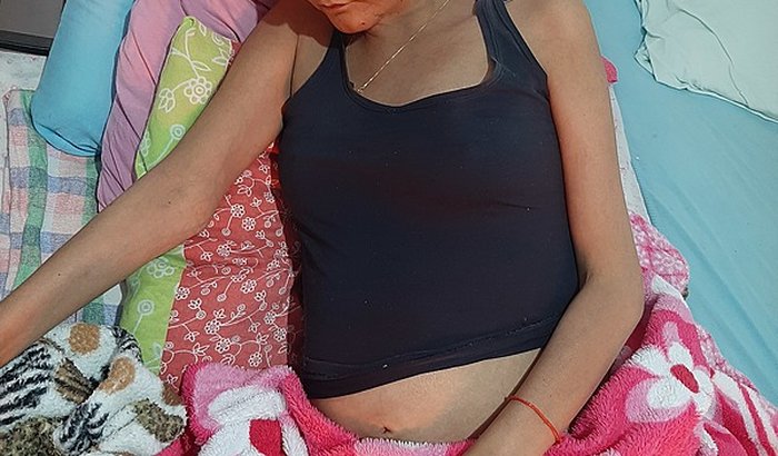AJUDE A JESSICA, com Fraldas, leite, frutas e despesas da casa.