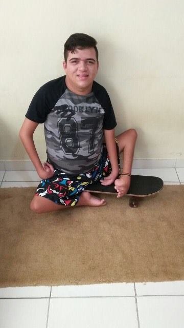 Troco skate por cadeira de rodas 