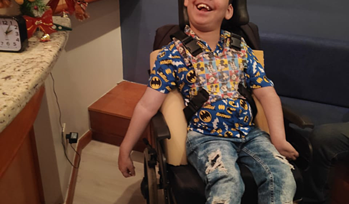 Oi sou o Gabriel me ajude a comprar minha cadeira de rodas nova!