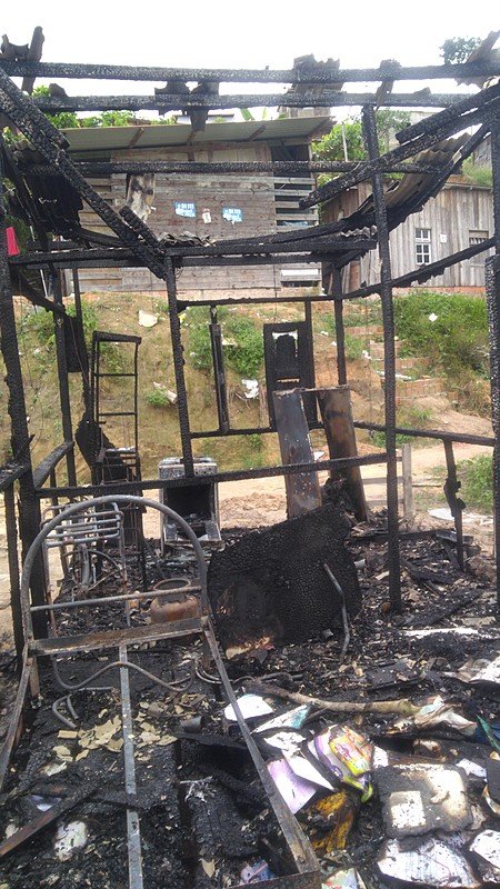 Ajudem  a reconstruir a casa da Maria da saúde.