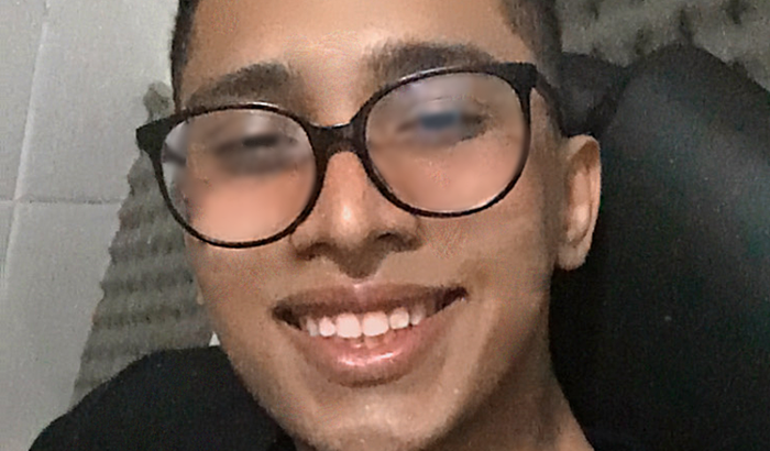 Ajude Lucas com a Cirurgia ocular (ceratocone)