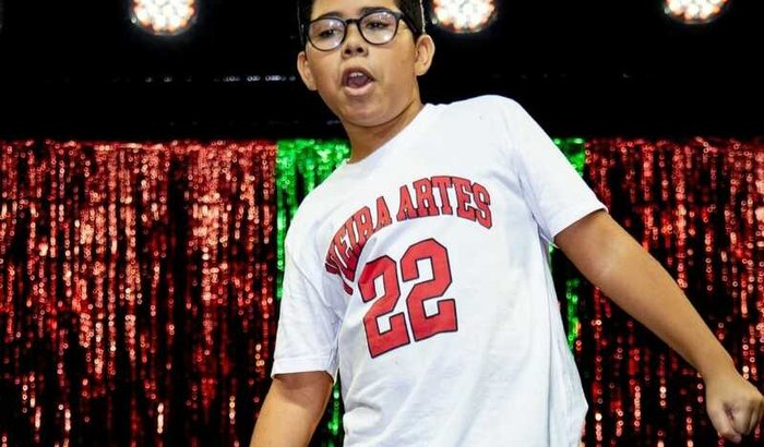 Vamos ajudar nosso ator e bailarino ir se apresentar na Disney