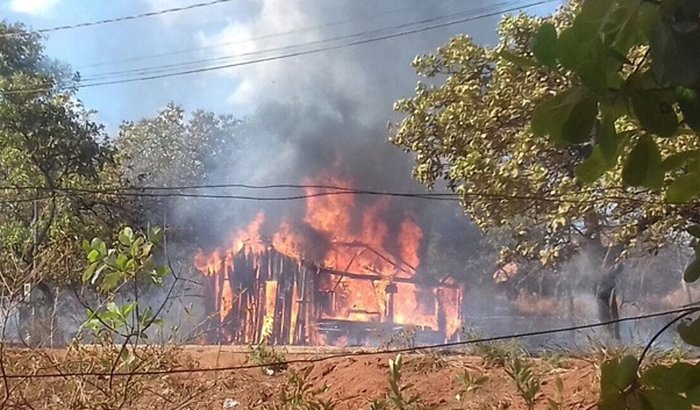 CONSTRUÇÃO DA CASA INCENDIADA DO SR. JOSÉ DE ALCÂNTARA