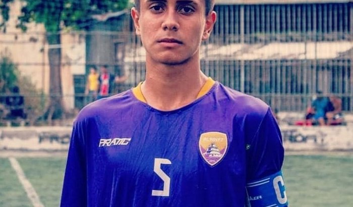 Auxílio à Heitor, jogador de futebol juvenil.