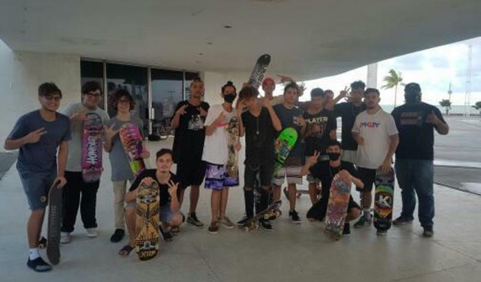 Eu quero comprar um skate,eu tenho mas as peças estão quebradas