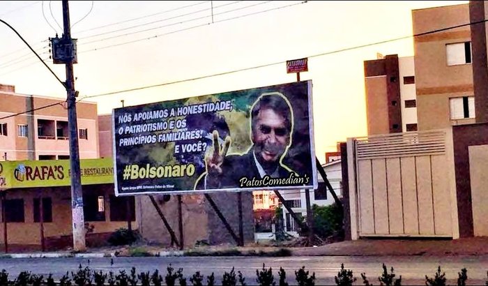 Campanha contra outdoor Bolsonaro em Patos de Minas.
