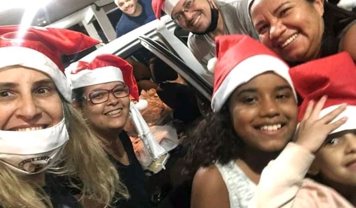 Amigos Unidos por um Natal melhor