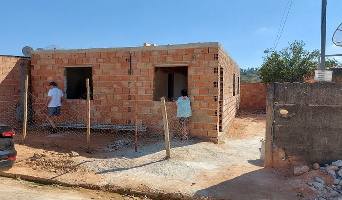 Ajude a concluir a obra da casa da Ana