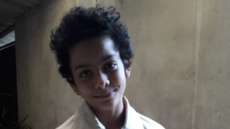 O pequeno Daniel precisa da sua ajuda para não ficar surdo