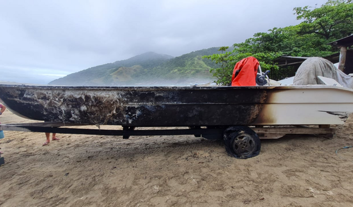 Ajuda para conquistar um barco que foi queimado em uma tragedia!