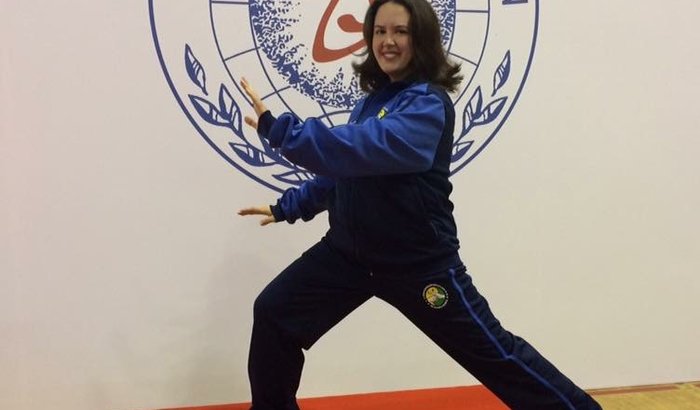 Ajude uma atleta de Wushu (Kung Fu)