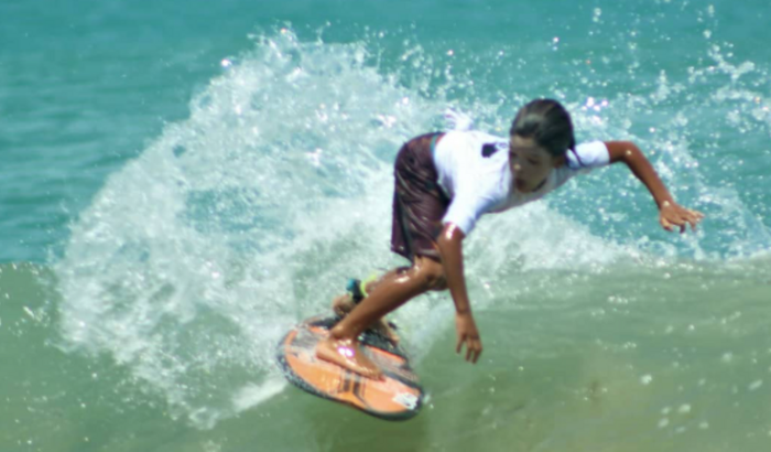 Narciso tem 9 anos. Ajude um atleta grommet a competir em 2023.