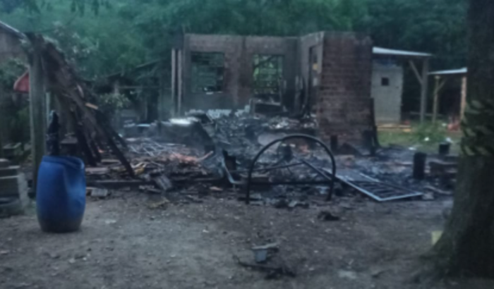 Me ajude a construir minha casa que pegou fogo 😞