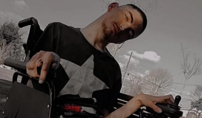 Ajude o Adriano a comprar um playstation 2