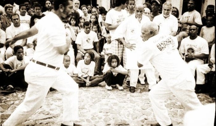 SOLIDARIEDADE À CAPOEIRA ANGOLA : LEGADO DE M. BARBA BRANCA