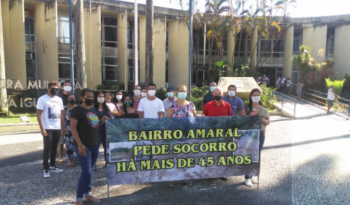 Protesto em OUTDOOR para pedido de Asfalto para o Bairro Amaral