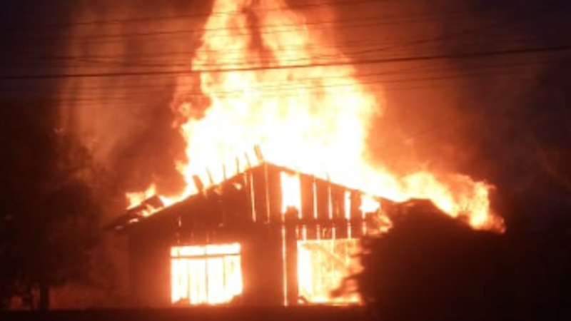 Reconstrução de casa incendiada