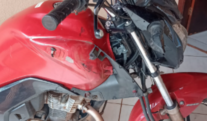Peço ajuda para conseguir arrumar minha moto depois que sofri um grave acidente onde tive minha clavícula quebrada.