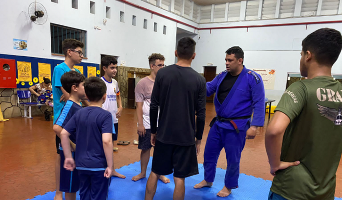 Ajuda para custear troca de faixa