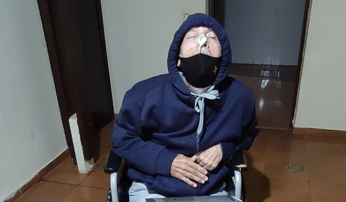 Pai com doença de parkinson, AVC e alzheimer.