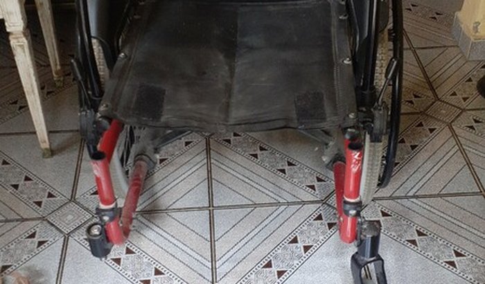 Cadeira de Rodas e alargar as portas a cadeira tem 70 cm de largura pneu 