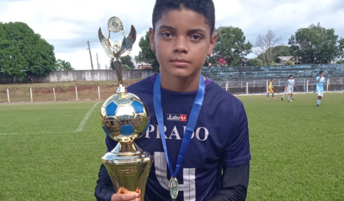 Me ajudem a realizar um sonho De ser um jogador de futebol.