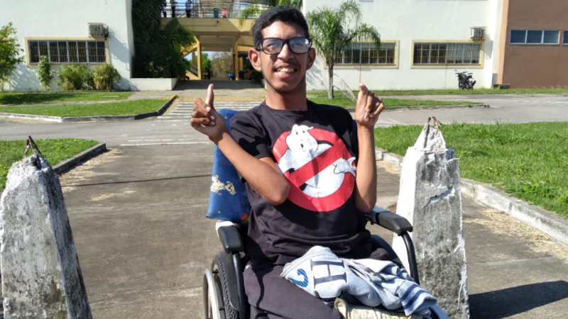 Campanha para comprar cadeira de rodas motorizada para o Alexandre