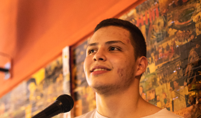 Violão de Nylon elétrico para o  Erick 