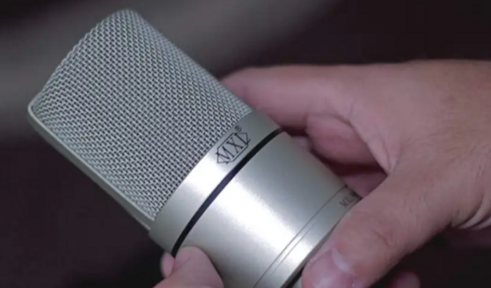 Me ajuda a comprar um microfone e uma interface de áudio?