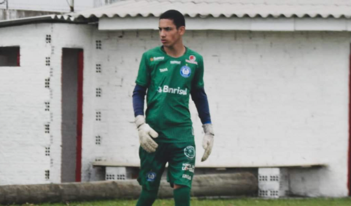 Ele precisa morar num alojamento e vai ter o custo de 700 por mês peço a ajuda de cada um com qualquer valor 