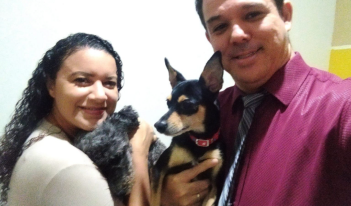 Ajude a levar nossos cachorros conosco.