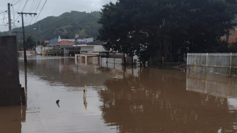 Ajuda pra reconstruir nossa casa!