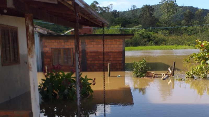 ajuda para minha mãe, minha irmã e minha vó após a enchente 