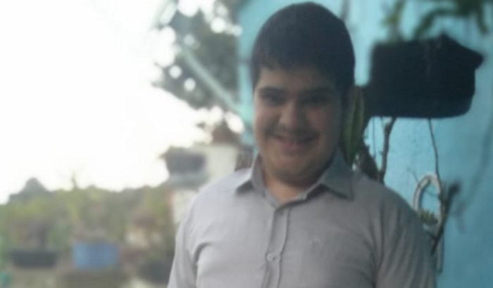 Ariel, um menino autista, precisa muito da sua ajuda!