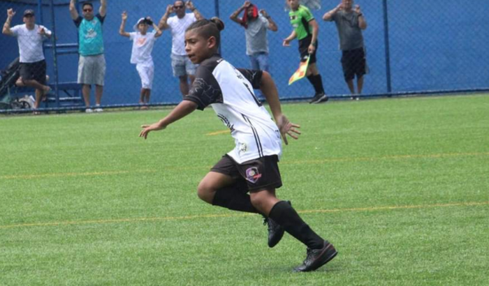 Me ajudem a realizar o sonho do meu filho,a jogar bola em outro país, serei eternamente grata a todos 