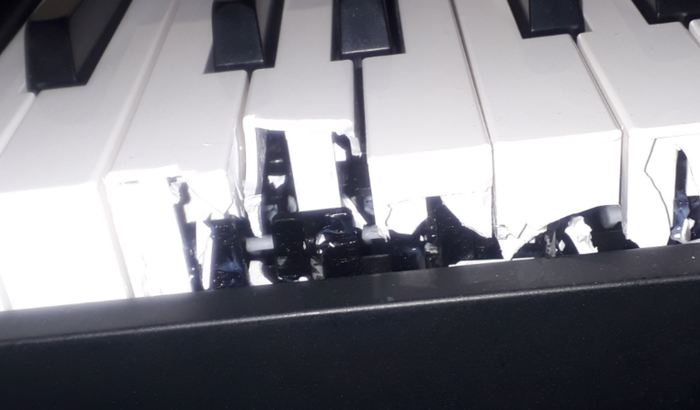 Vítima de bala perdida, salvo pelo piano.