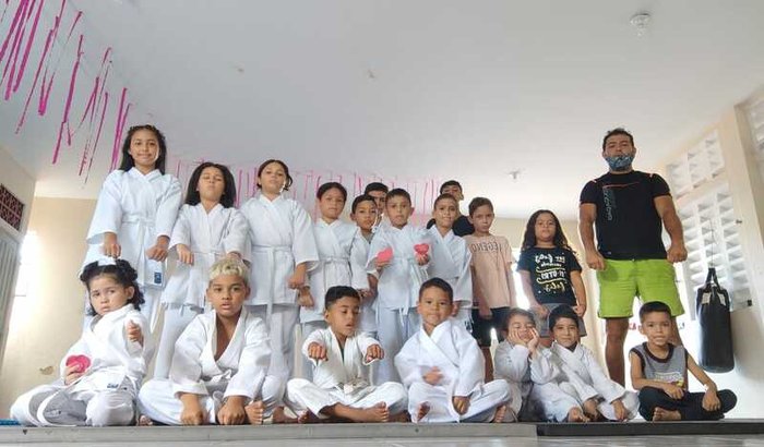 Faça uma criança voltar a sonhar 